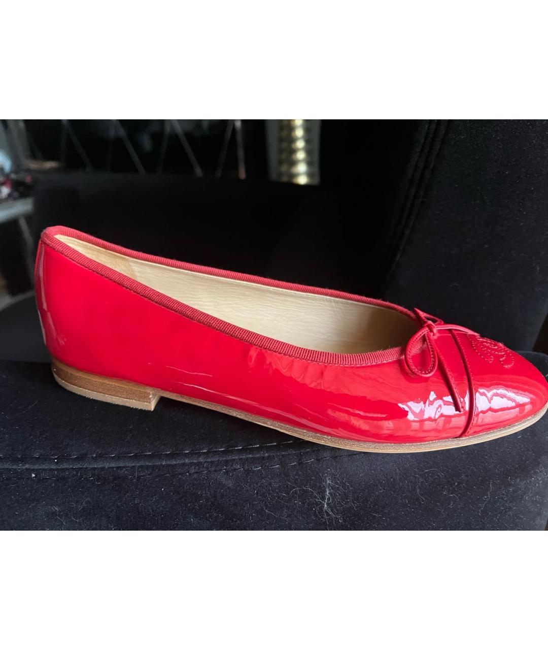 CHANEL Красные балетки из лакированной кожи, фото 9