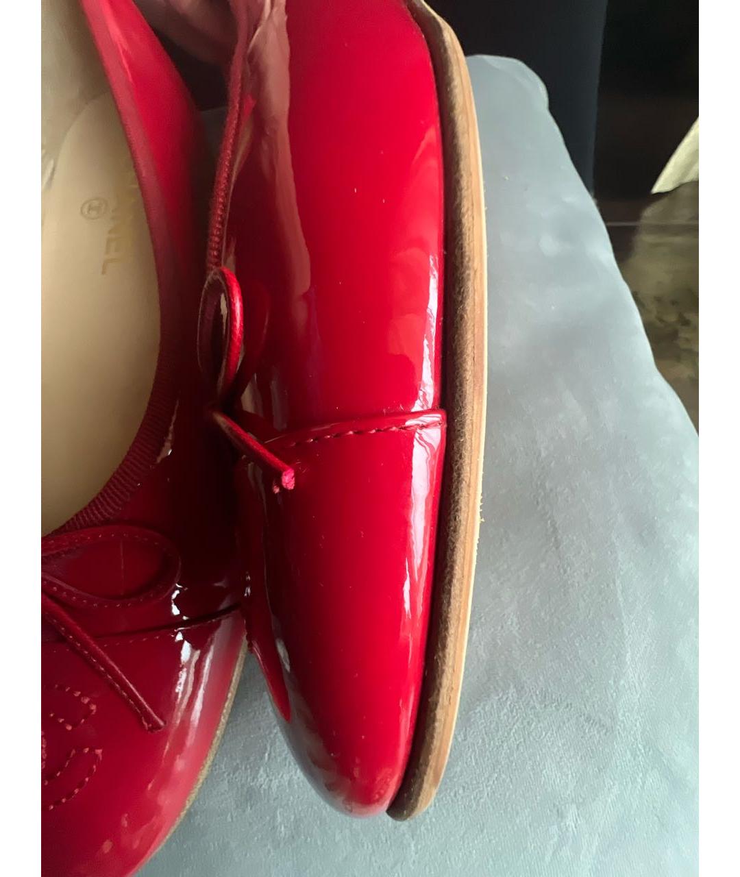 CHANEL Красные балетки из лакированной кожи, фото 6