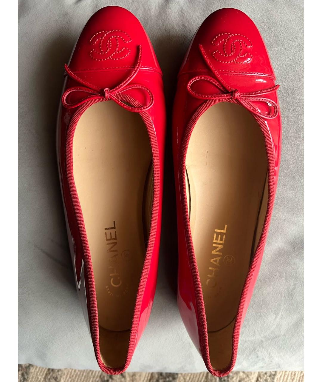 CHANEL Красные балетки из лакированной кожи, фото 3