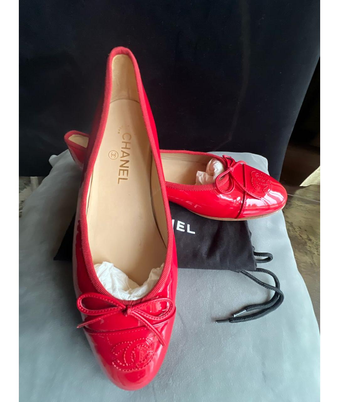 CHANEL Красные балетки из лакированной кожи, фото 8