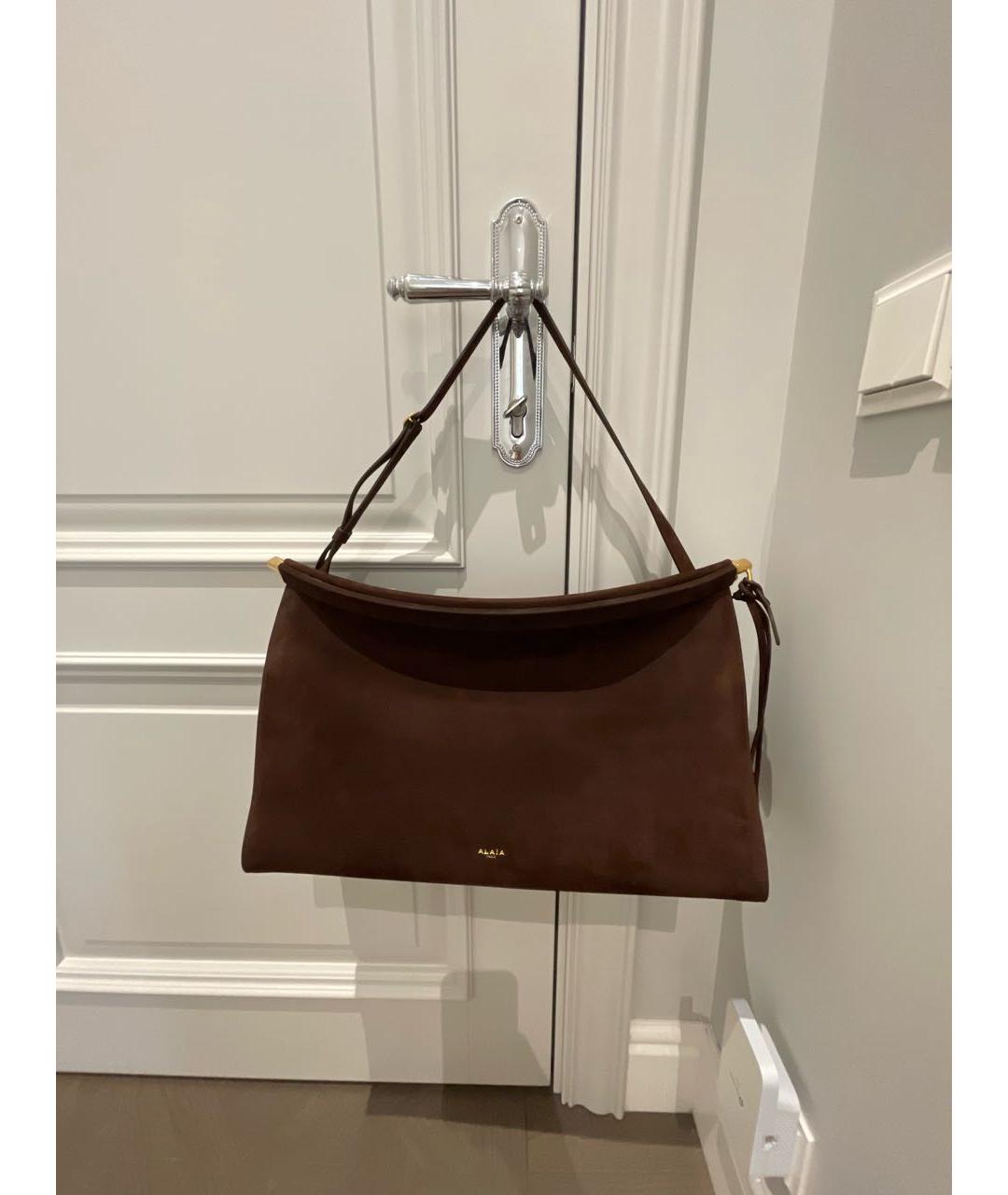 ALAIA Коричневая замшевая сумка с короткими ручками, фото 5