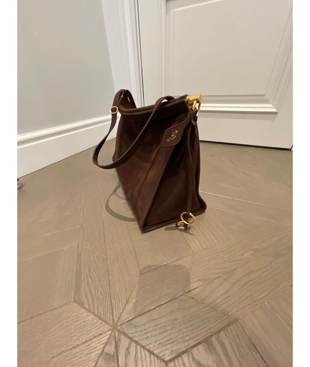 ALAIA Коричневая замшевая сумка с короткими ручками, фото 2