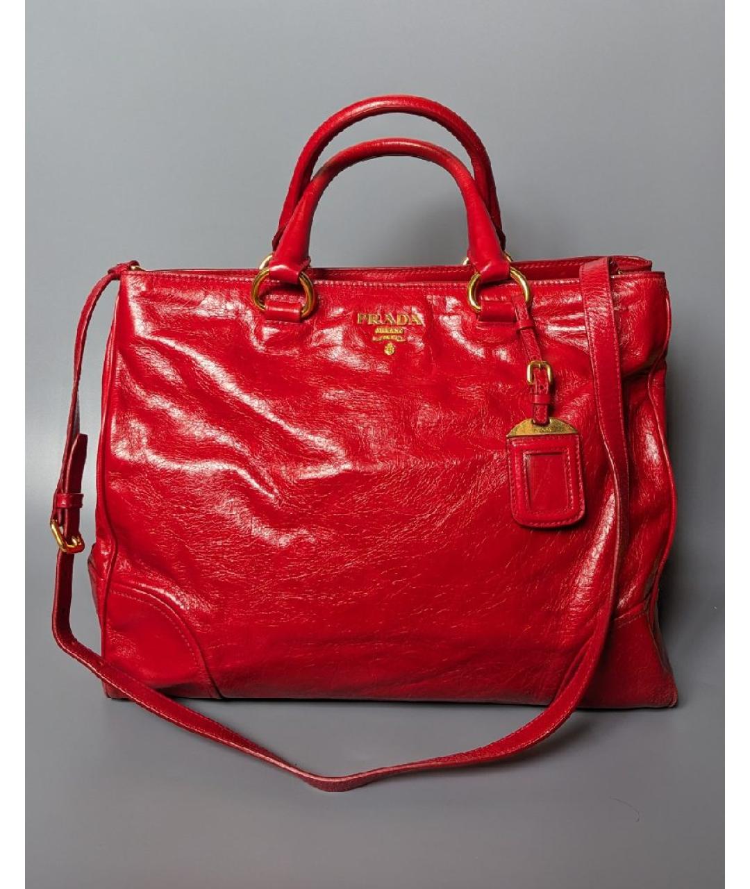 PRADA Красная сумка с короткими ручками из лакированной кожи, фото 10