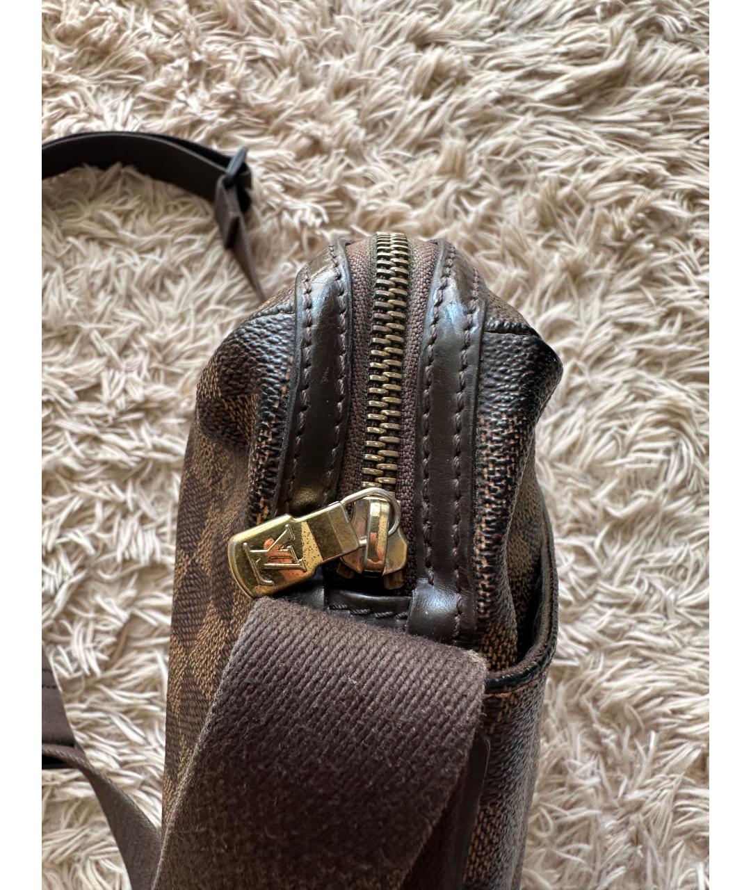 LOUIS VUITTON Коричневая сумка на плечо из искусственной кожи, фото 3