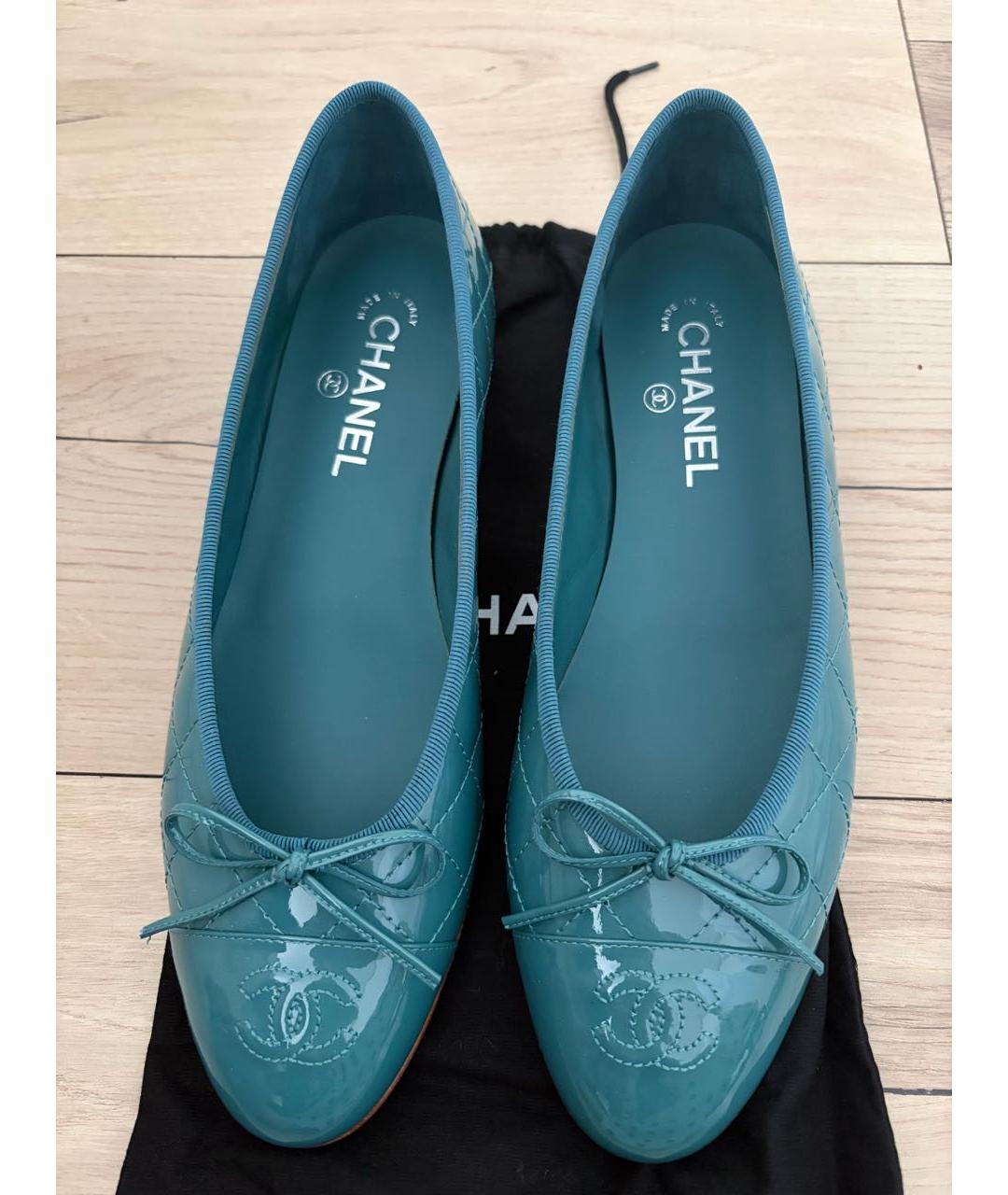CHANEL Бирюзовые балетки из лакированной кожи, фото 2