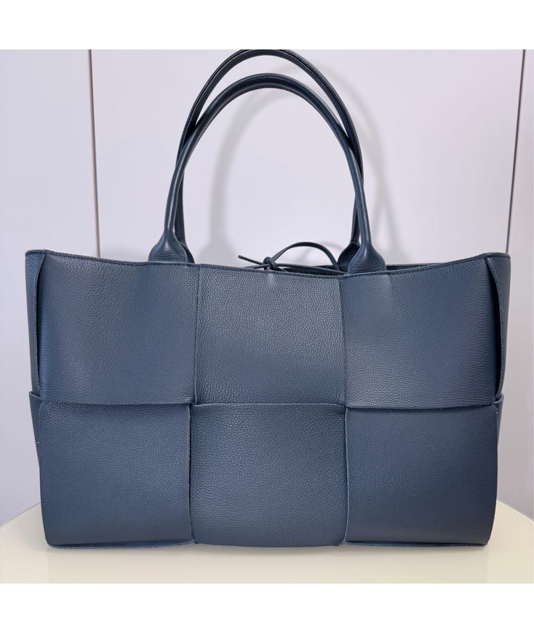 BOTTEGA VENETA Темно-синяя кожаная сумка тоут, фото 5