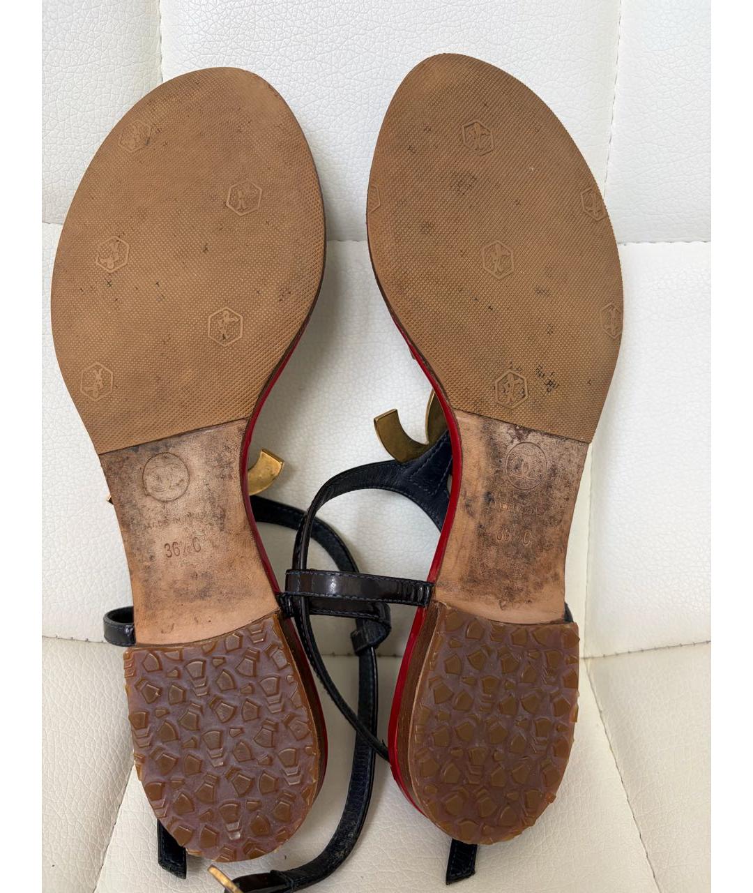 CHANEL Темно-синие сандалии из лакированной кожи, фото 3