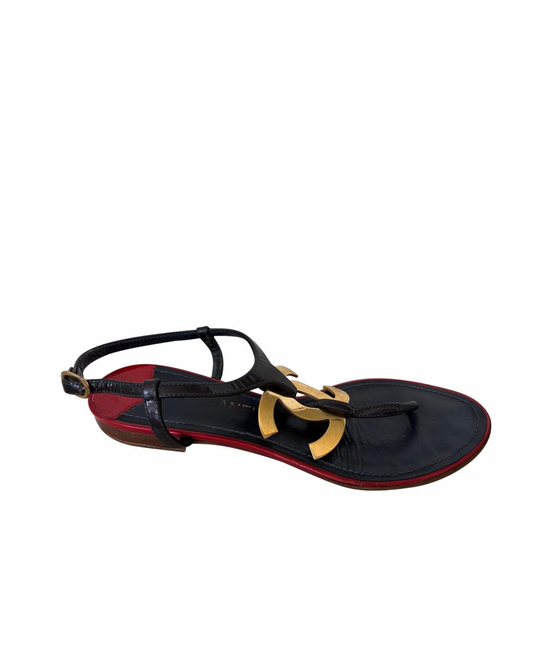 CHANEL Темно-синие сандалии из лакированной кожи, фото 1