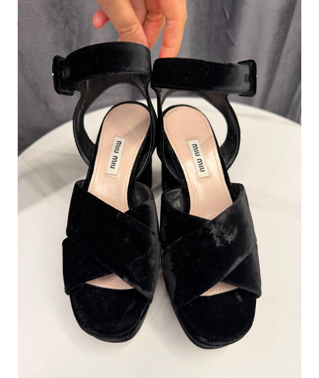 MIU MIU Черные бархатные босоножки, фото 2