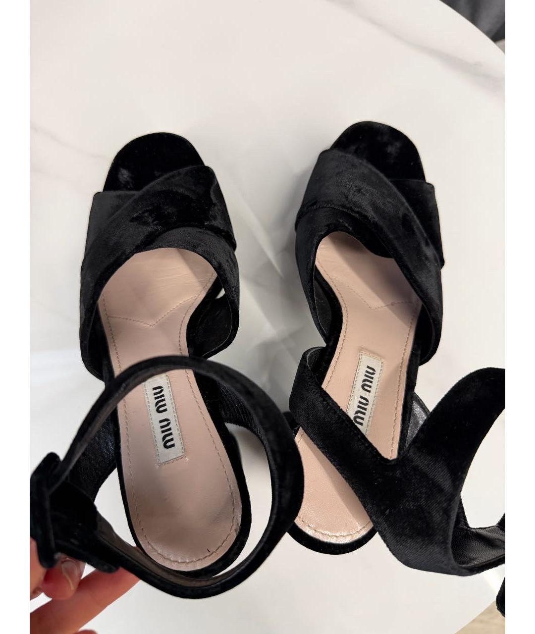 MIU MIU Черные бархатные босоножки, фото 3