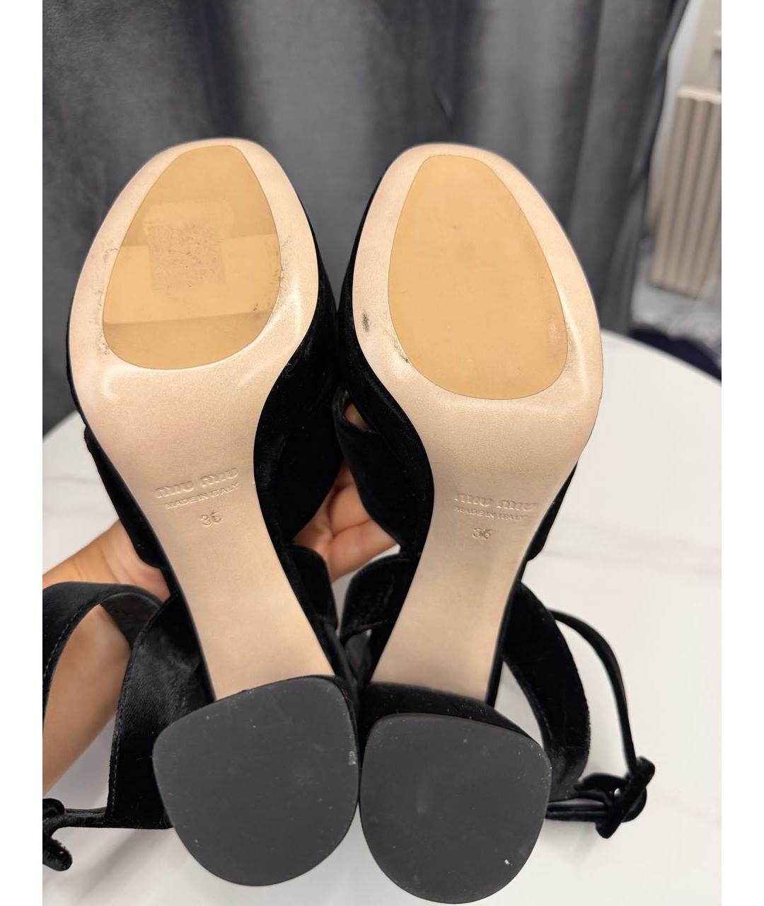 MIU MIU Черные бархатные босоножки, фото 5