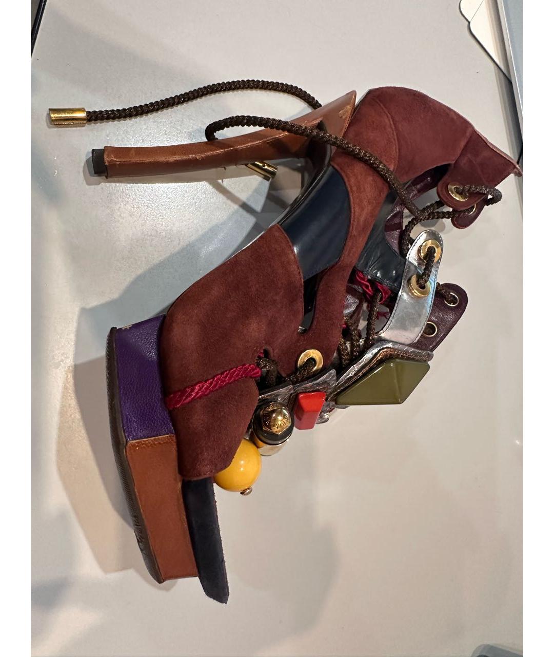 LOUIS VUITTON Коричневые замшевые босоножки, фото 5