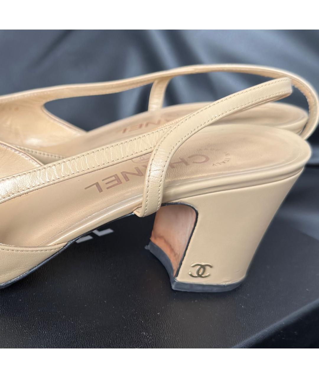 CHANEL Бежевые кожаные лодочки на низком каблуке, фото 6