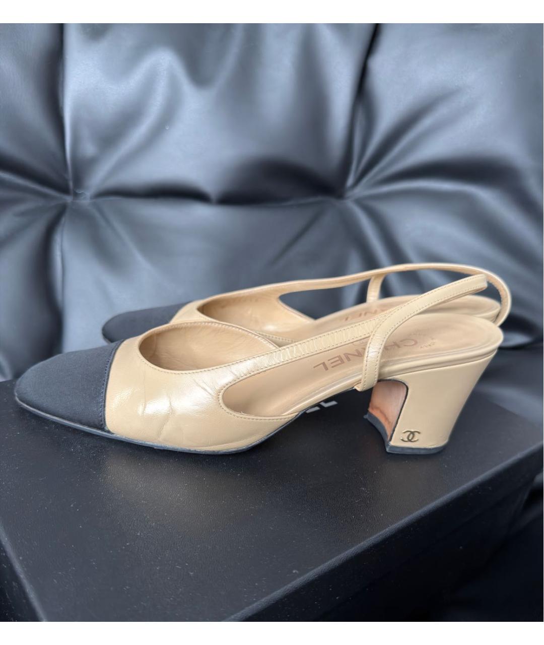 CHANEL Бежевые кожаные лодочки на низком каблуке, фото 7