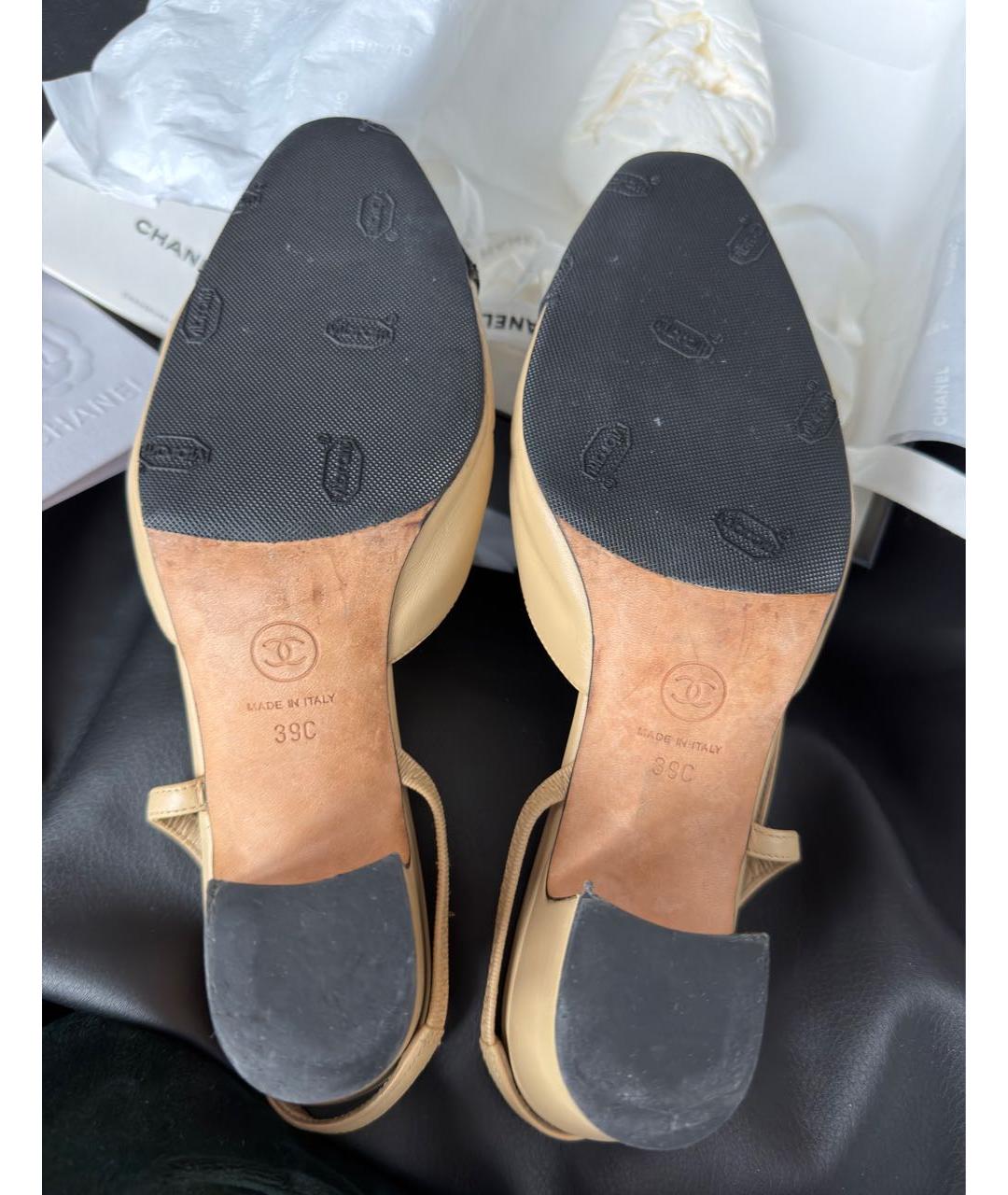 CHANEL Бежевые кожаные лодочки на низком каблуке, фото 5