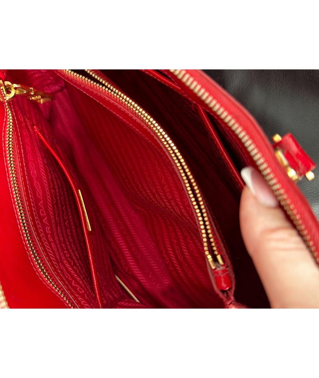 PRADA Красная кожаная сумка с короткими ручками, фото 4