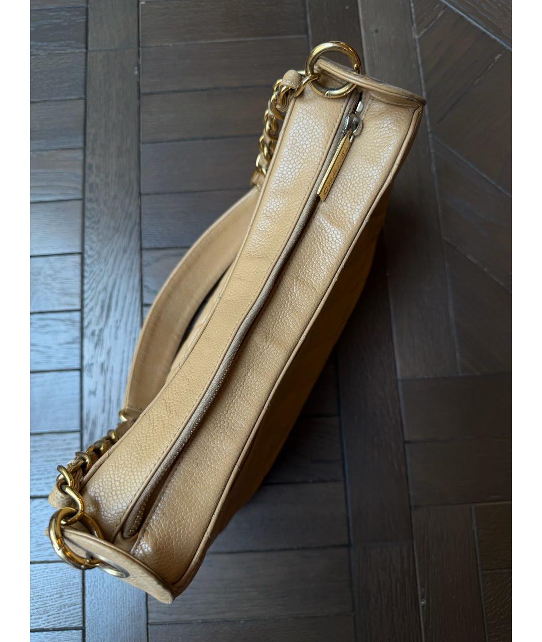 CHANEL Бежевая кожаная сумка с короткими ручками, фото 3