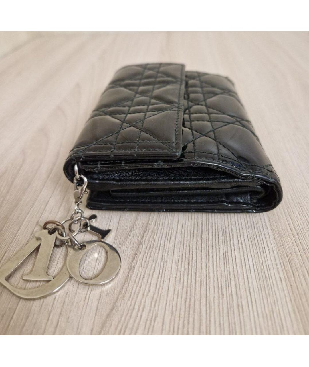 CHRISTIAN DIOR Черный кошелек из лакированной кожи, фото 2