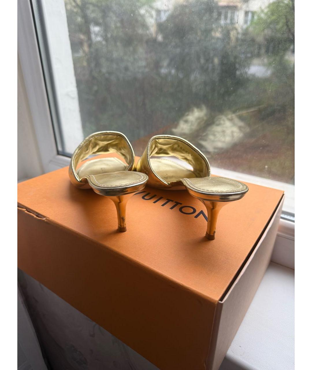 LOUIS VUITTON Золотые кожаные мюли, фото 9