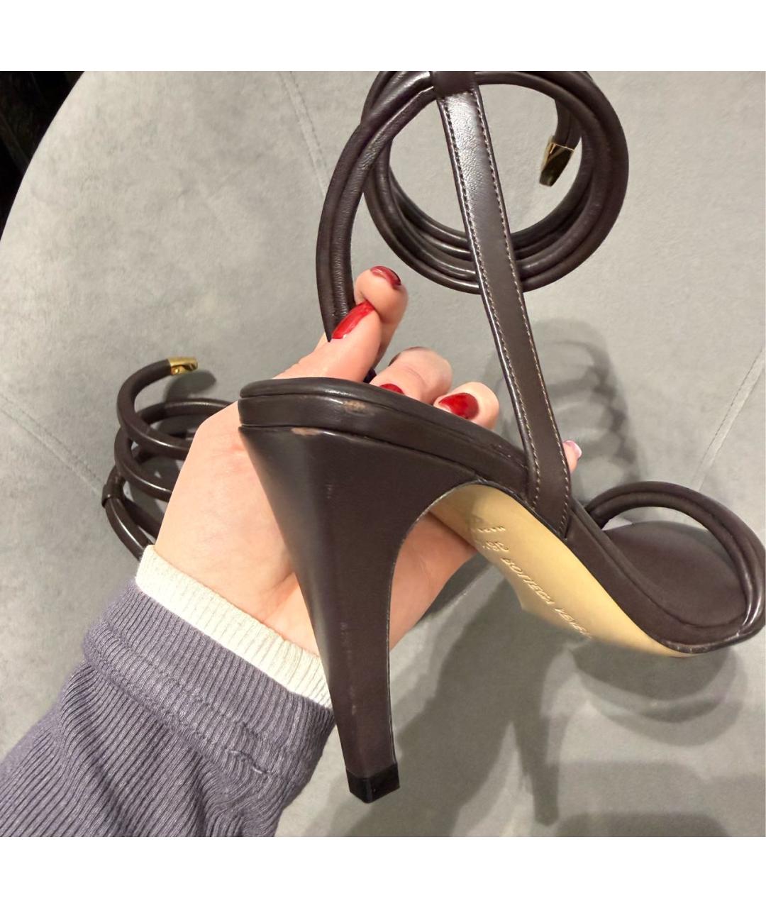 BOTTEGA VENETA Коричневые кожаные босоножки, фото 4