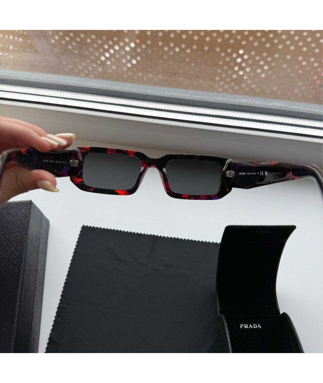 PRADA Черные пластиковые солнцезащитные очки, фото 5