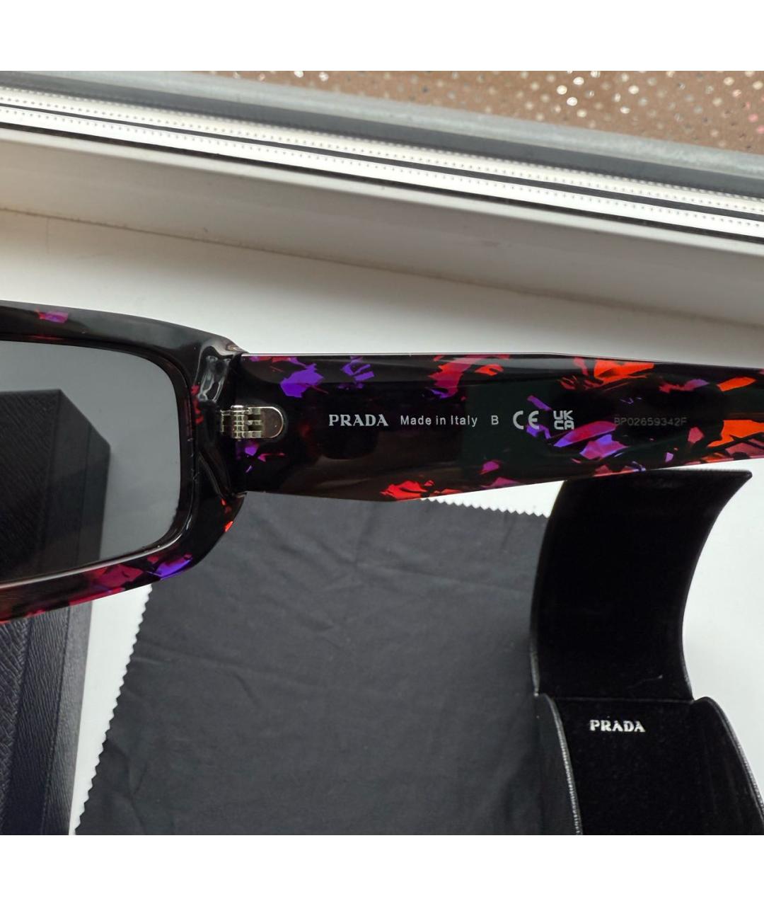 PRADA Черные пластиковые солнцезащитные очки, фото 3