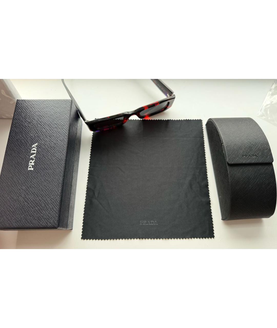 PRADA Черные пластиковые солнцезащитные очки, фото 4