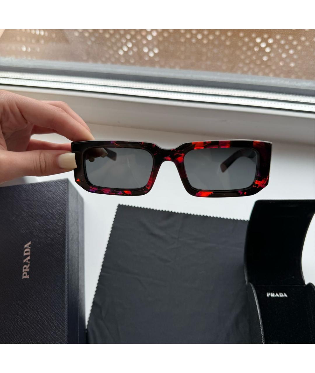 PRADA Черные пластиковые солнцезащитные очки, фото 6