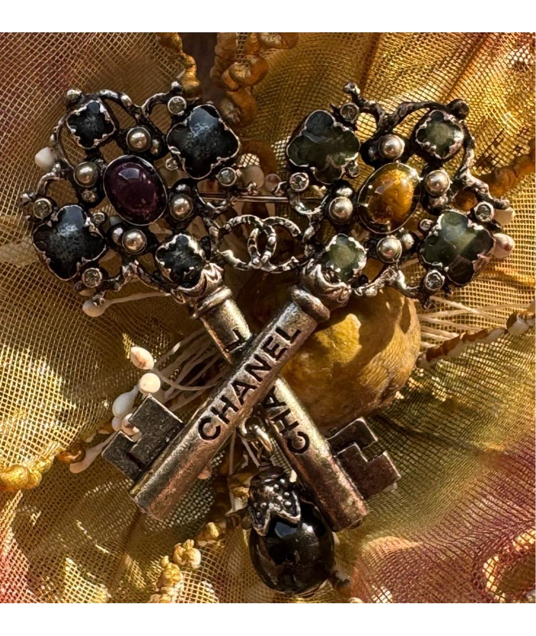 CHANEL Зеленая металлическая булавка / брошь, фото 3