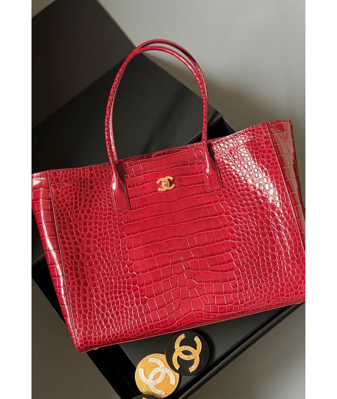 CHANEL Красная кожаная сумка через плечо, фото 2