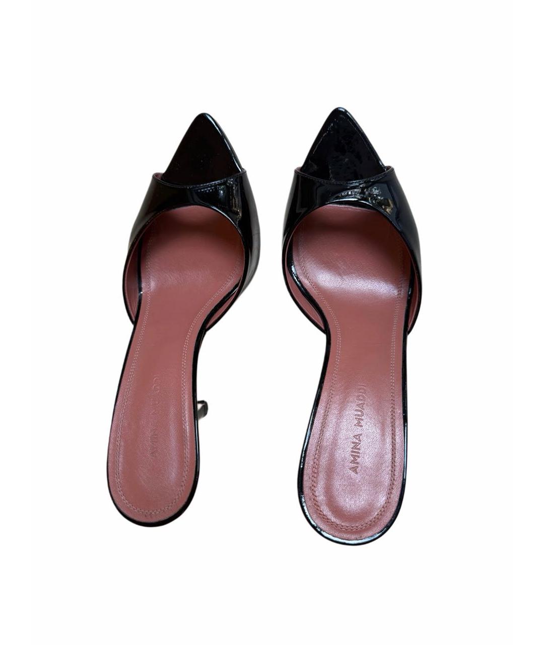 Amina Muaddi Черные босоножки из лакированной кожи, фото 3