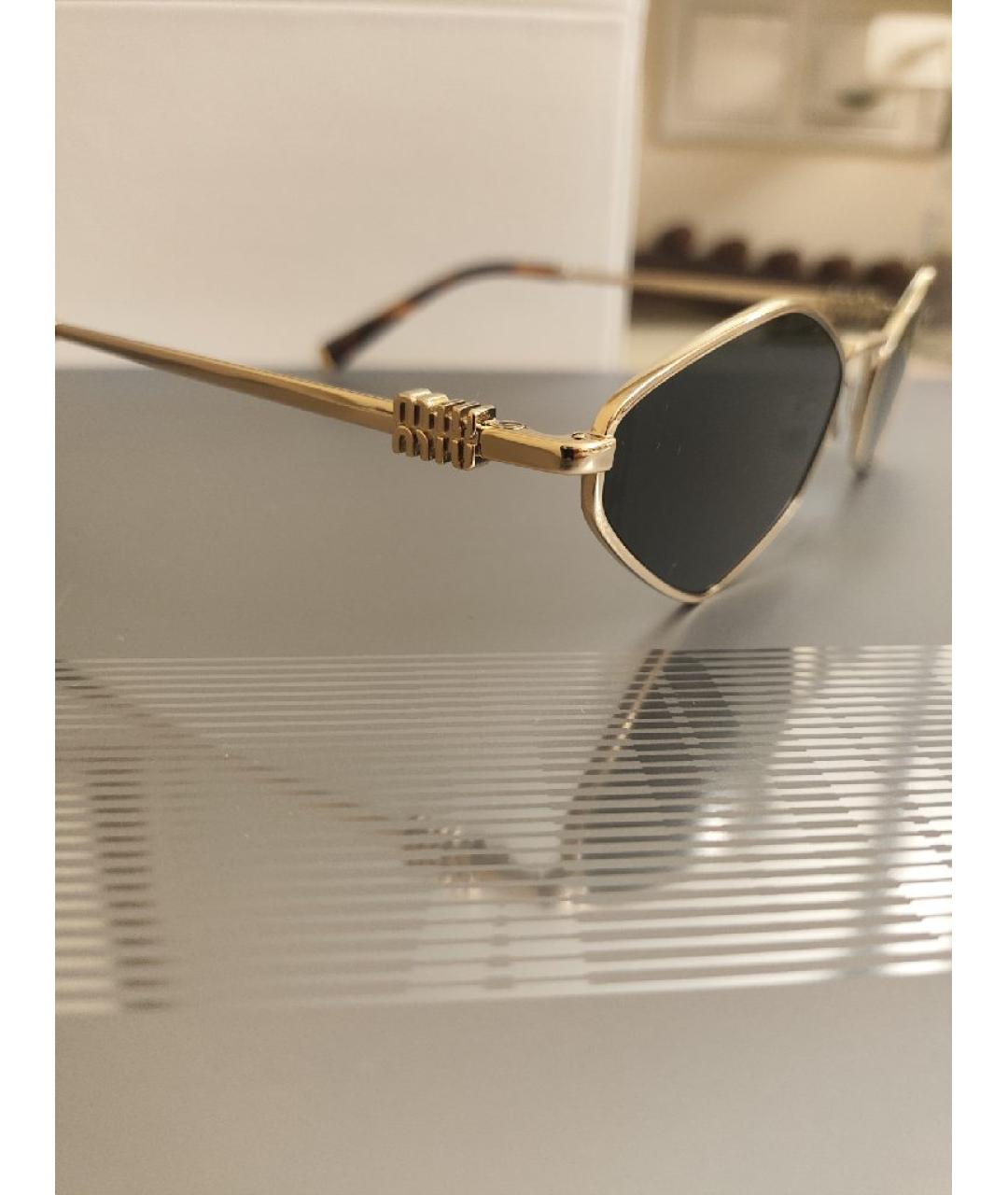 MIU MIU Золотые металлические солнцезащитные очки, фото 3