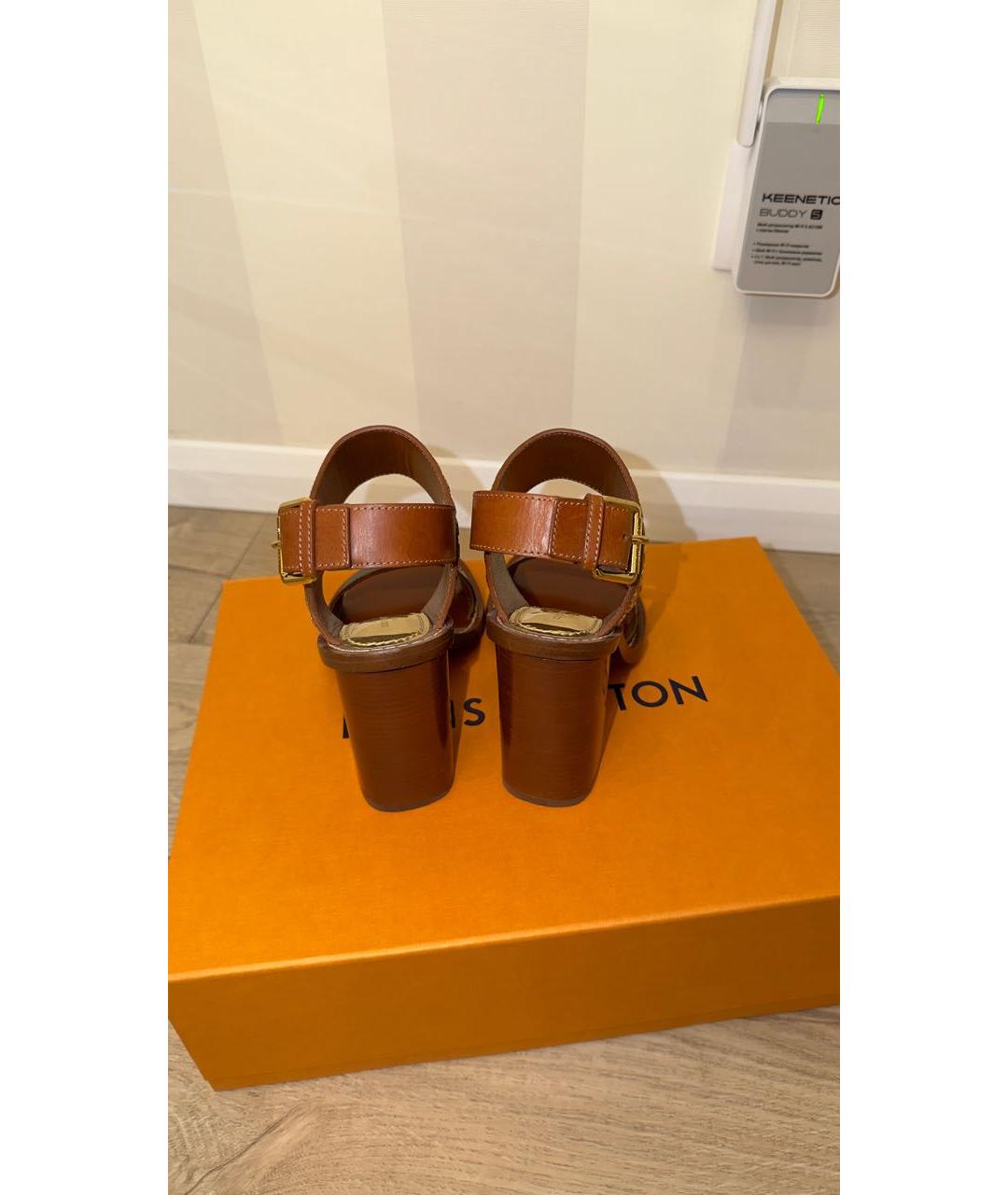 LOUIS VUITTON Коричневые кожаные босоножки, фото 5