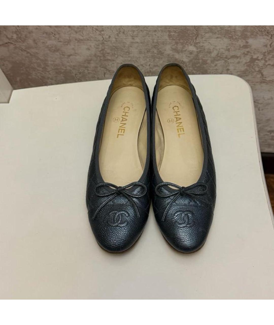 CHANEL Антрацитовые кожаные балетки, фото 2