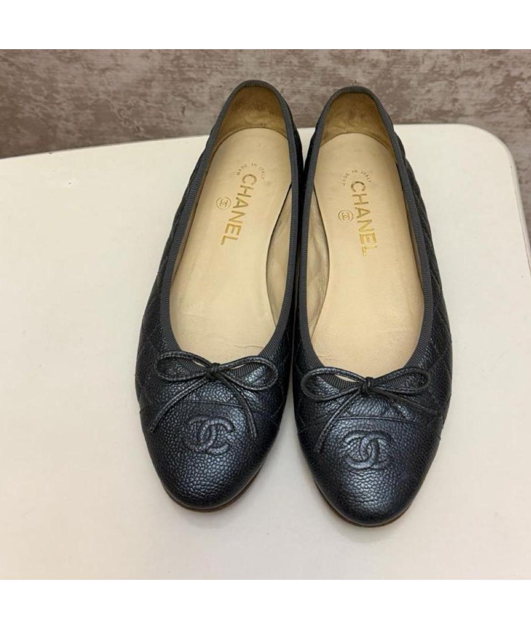 CHANEL Антрацитовые кожаные балетки, фото 3