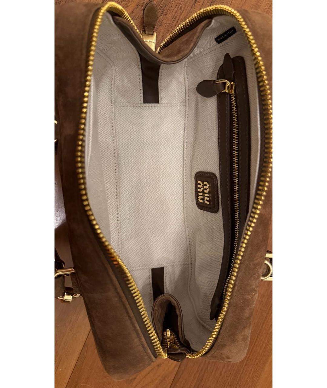 MIU MIU Коричневая замшевая сумка с короткими ручками, фото 4