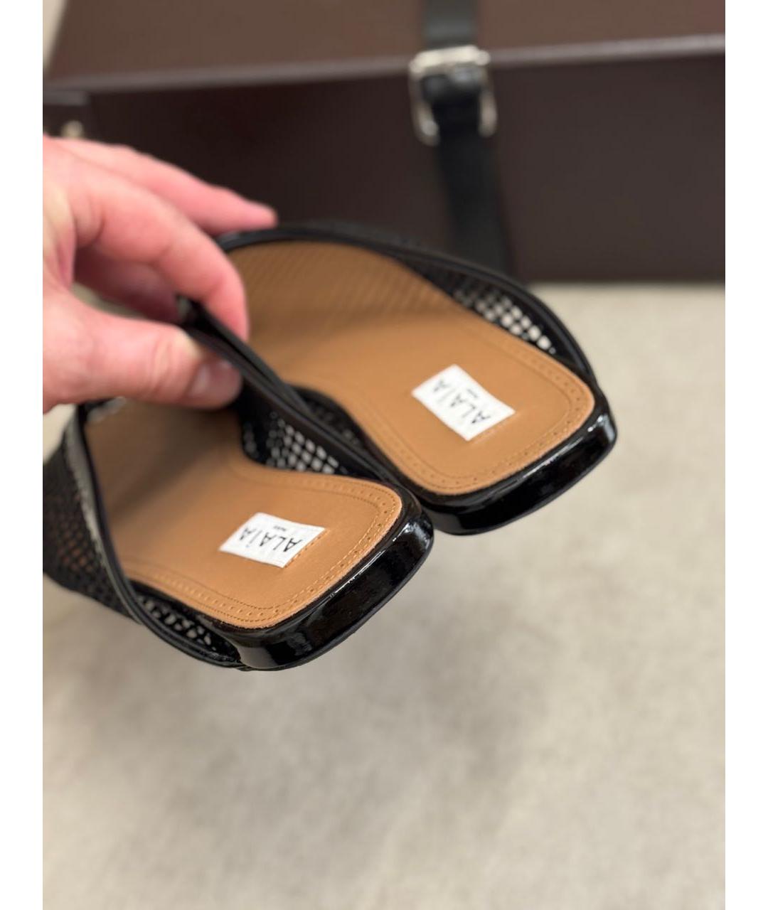 ALAIA Черные сабо из лакированной кожи, фото 6