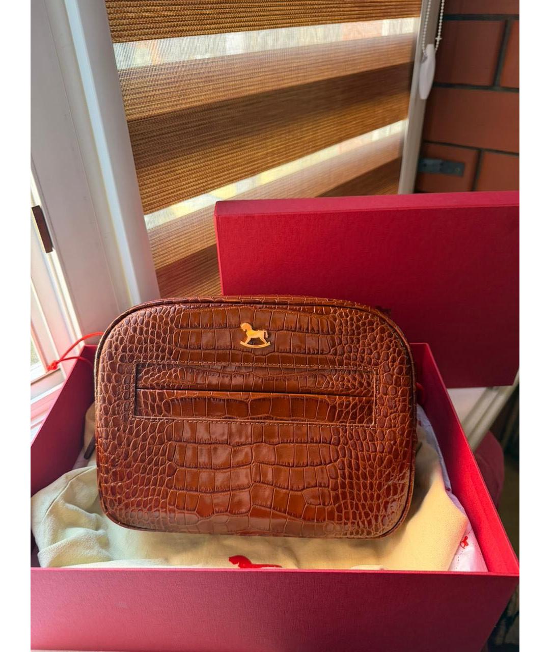 ULYANA SERGEENKO Коричневая косметичка из лакированной кожи, фото 3