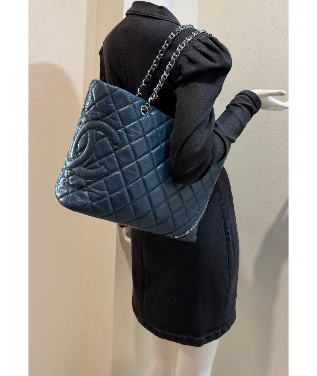 CHANEL Темно-синяя кожаная сумка тоут, фото 5