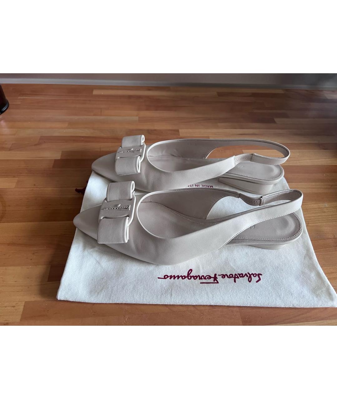 FERRAGAMO Бежевые кожаные босоножки, фото 5