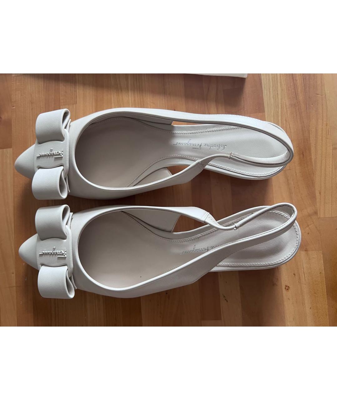 FERRAGAMO Бежевые кожаные босоножки, фото 3