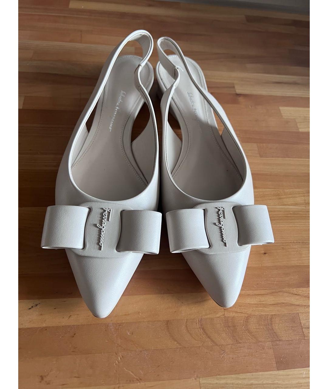 FERRAGAMO Бежевые кожаные босоножки, фото 2