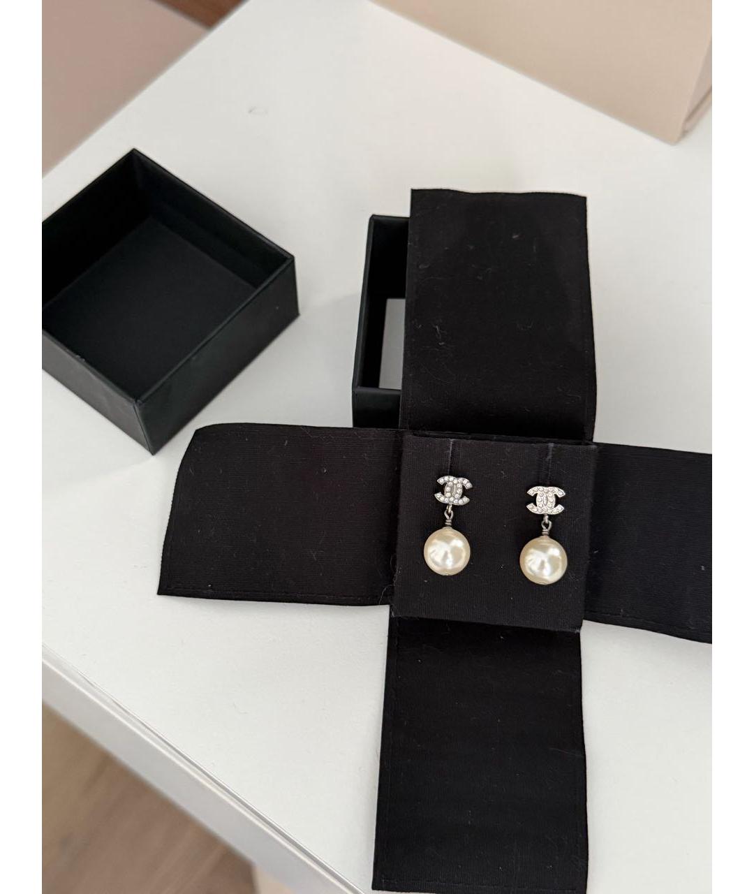 CHANEL Белые серьги, фото 2