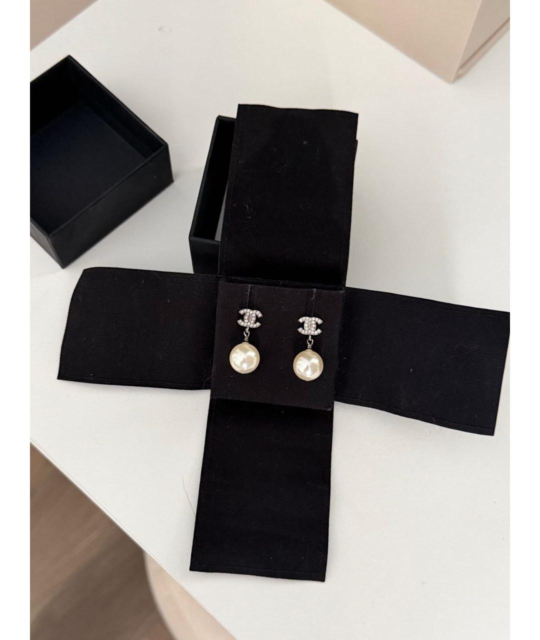 CHANEL Белые серьги, фото 3