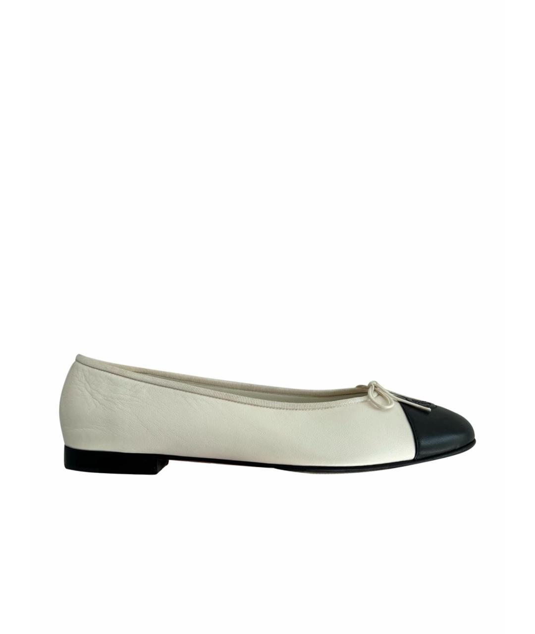 CHANEL Белые кожаные балетки, фото 1