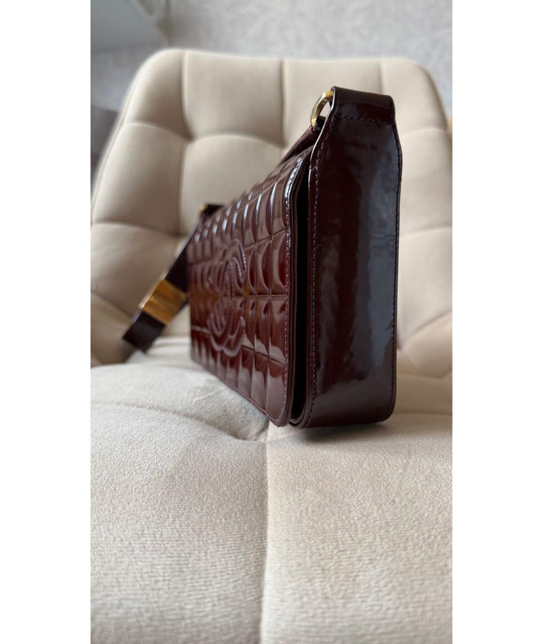 CHANEL Бордовая сумка через плечо из лакированной кожи, фото 5