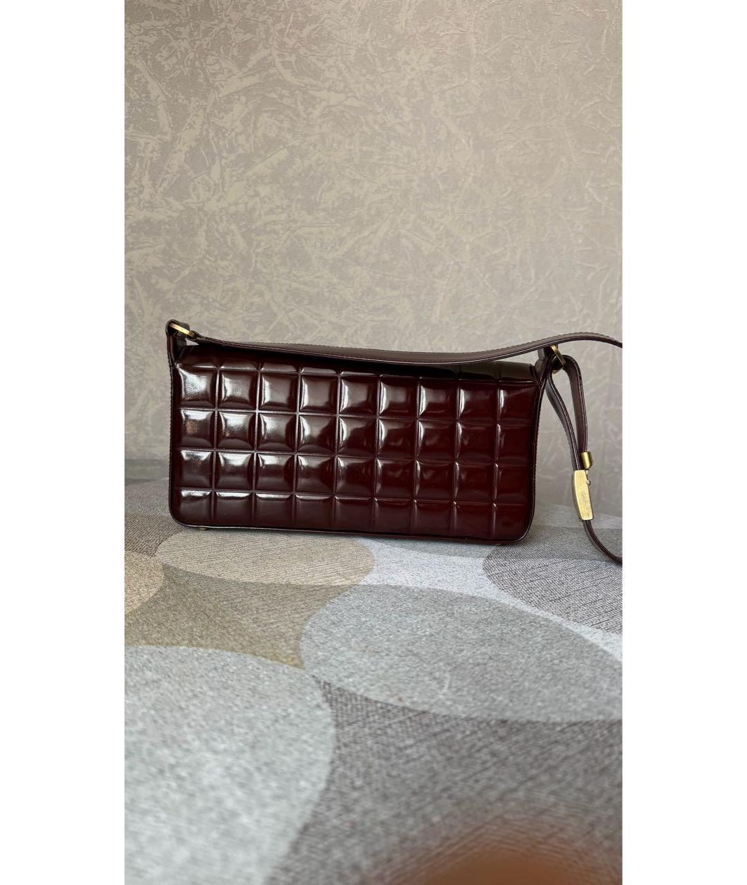 CHANEL Бордовая сумка через плечо из лакированной кожи, фото 2