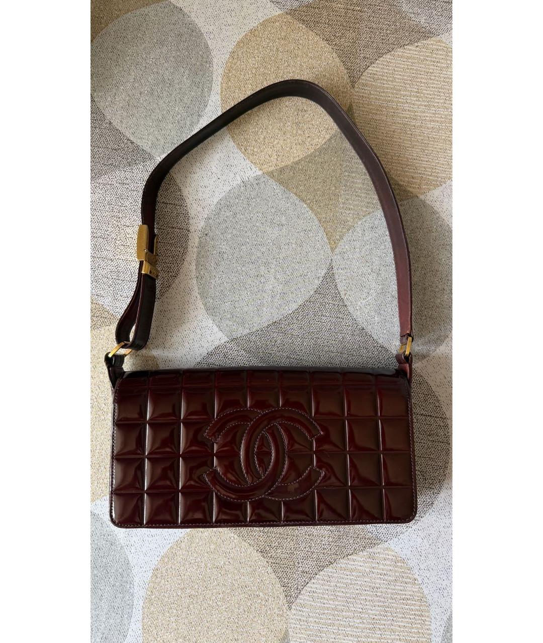 CHANEL Бордовая сумка через плечо из лакированной кожи, фото 9