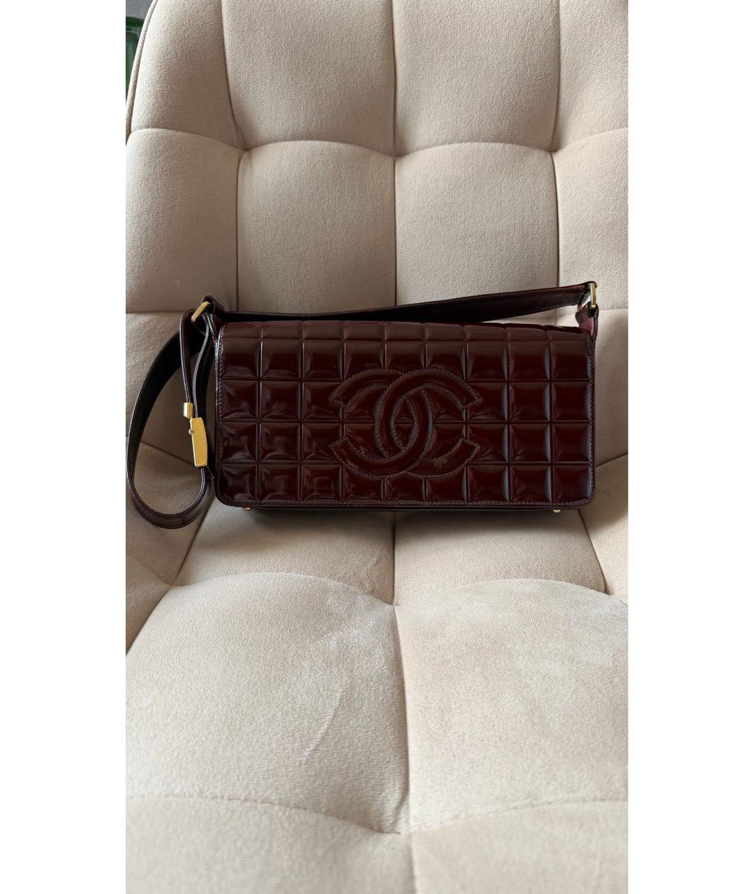 CHANEL Бордовая сумка через плечо из лакированной кожи, фото 3