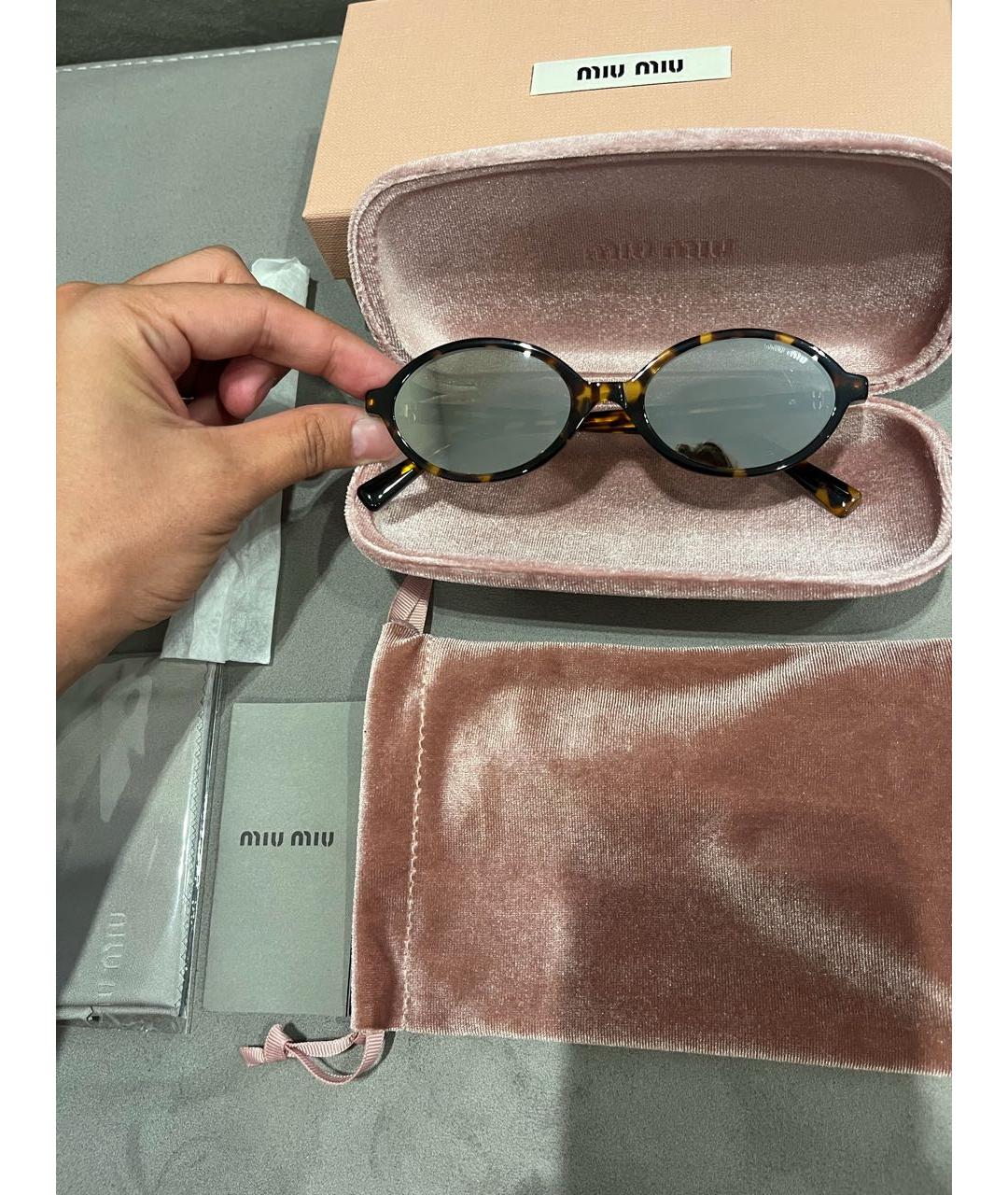 MIU MIU Коричневые пластиковые солнцезащитные очки, фото 5